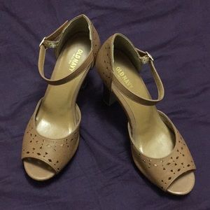 Light brown/tan Old Navy heels